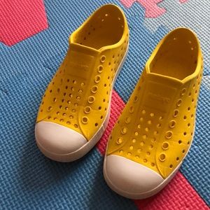 GUC Native Shoes size 10